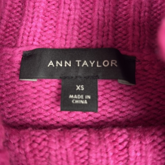 Ann Taylor Ribbed Knit Turtleneck Relaxed Pullover Boxy Wool Sweater Magenta XS - Picture 7 of 8